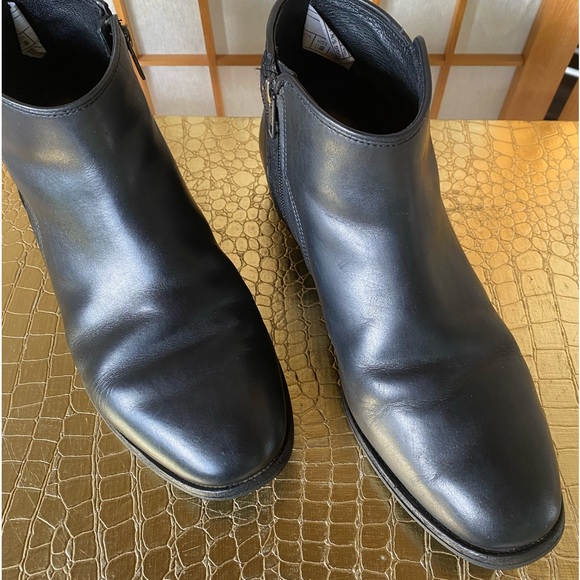 UGG Black Leather Demi Buckle Ankle Boot SZ 10 - Picture 2 of 15